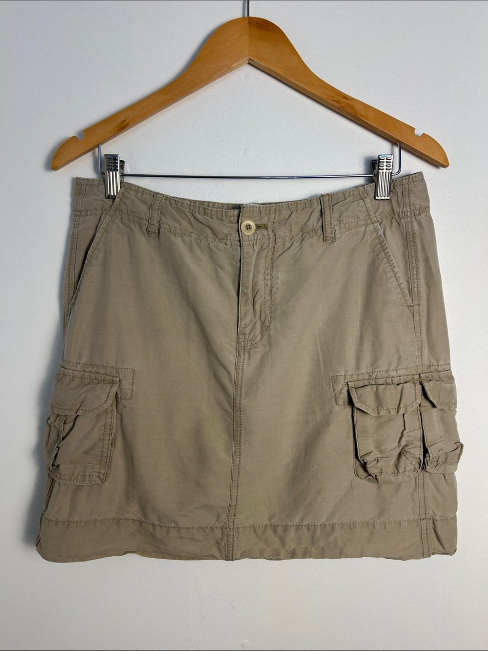 Gap Khaki Cargo Mini Skirt Size 4 Beige Utility Pockets athleisure comfort